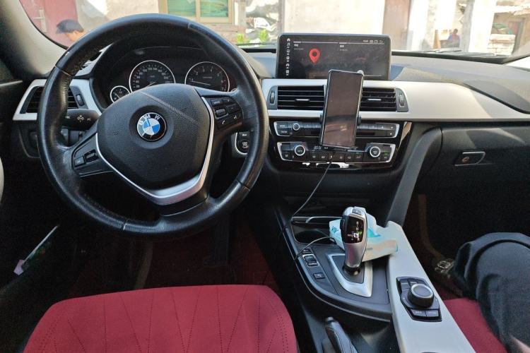 Used BMW 3 Series GT 2017 320i Sport Edition Center Console