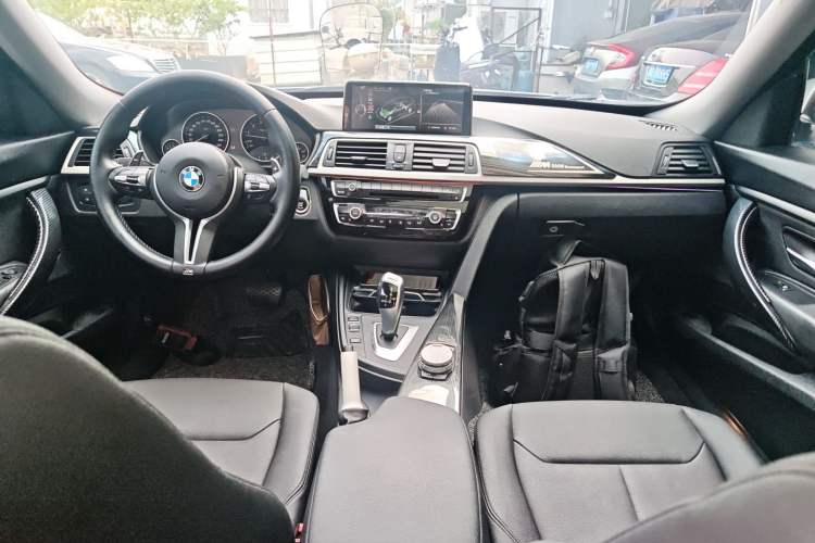 Used BMW 3 Series GT 2017 320i Sport Edition Center Console