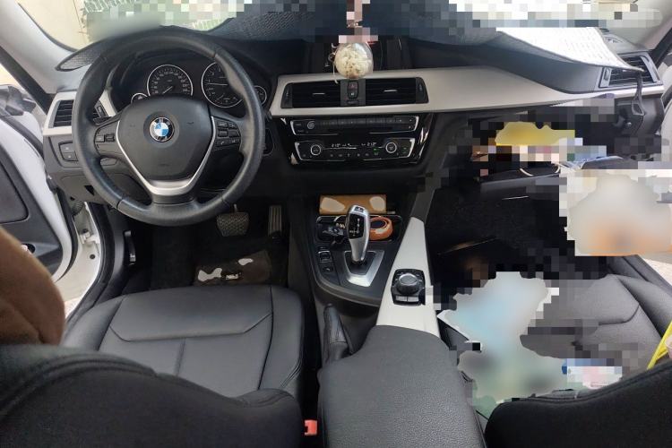 Used BMW 3 Series GT 2017 320i Sport Edition Center Console