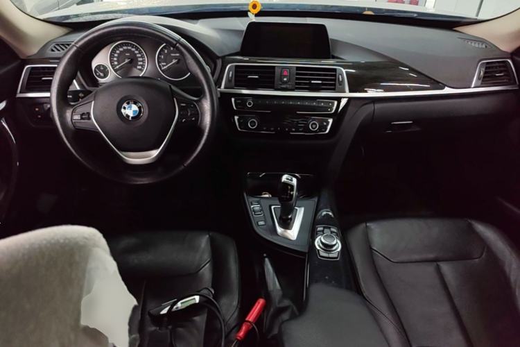 Used BMW 3 Series GT 2017 320i Luxury Design Package Center Console