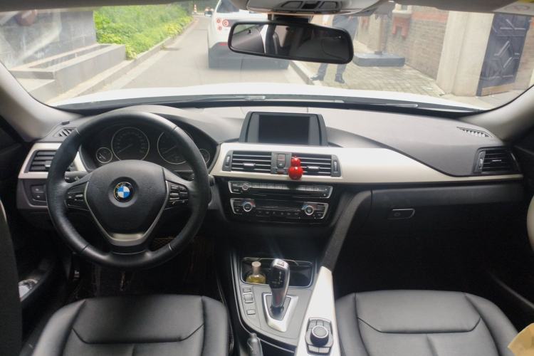 Used BMW 3 Series GT 2017 320i Sport Edition Center Console