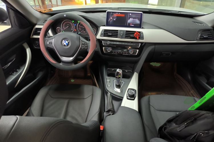 Used BMW 3 Series GT 2017 320i Sport Edition Center Console