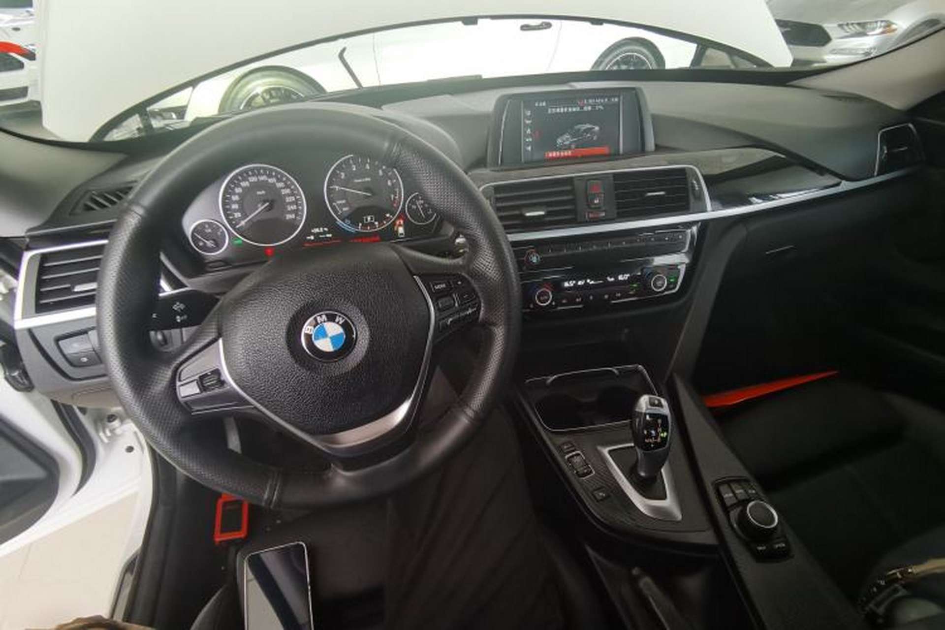 Used BMW 3 Series GT 2017 320i Sport Edition Center Console