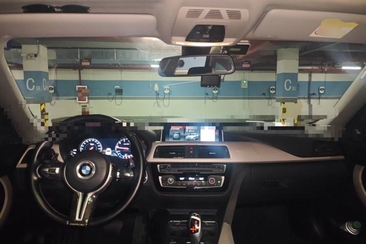 Used BMW 3 Series GT 2017 320i Sport Edition Center Console