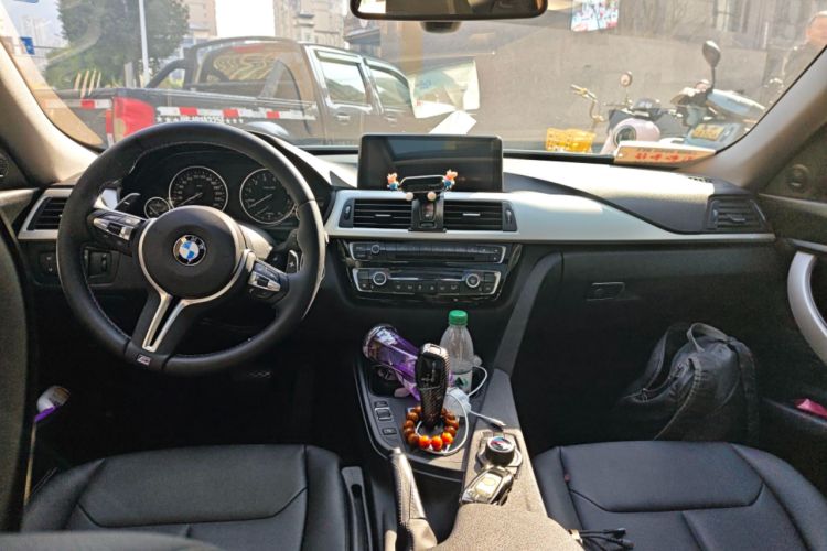 Used BMW 3 Series GT 2017 320i Sport Edition Center Console