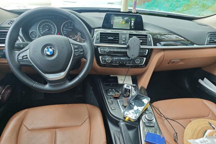 Used BMW 3 Series GT 2017 320i Luxury Design Package Center Console