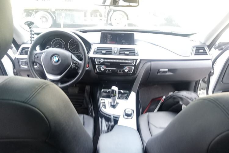 Used BMW 3 Series GT 2017 320i Sport Edition Center Console
