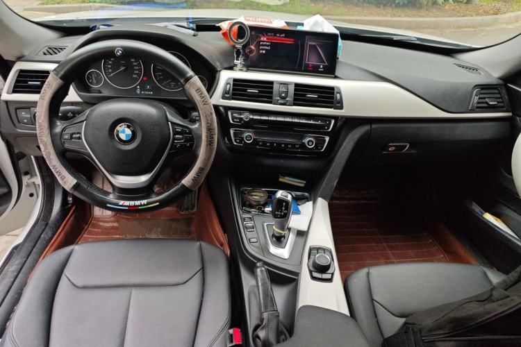 Used BMW 3 Series GT 2017 320i Sport Edition Center Console