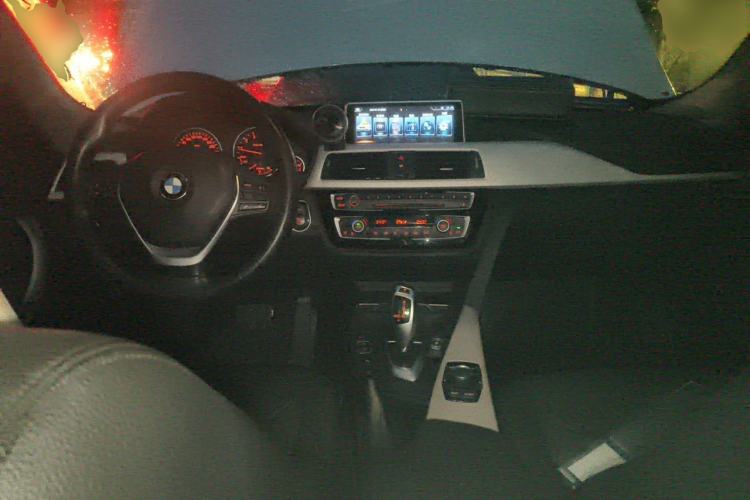 Used BMW 3 Series GT 2017 320i Sport Edition Center Console