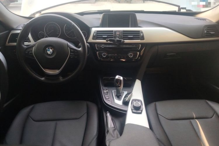Used BMW 3 Series GT 2017 320i Sport Edition Center Console