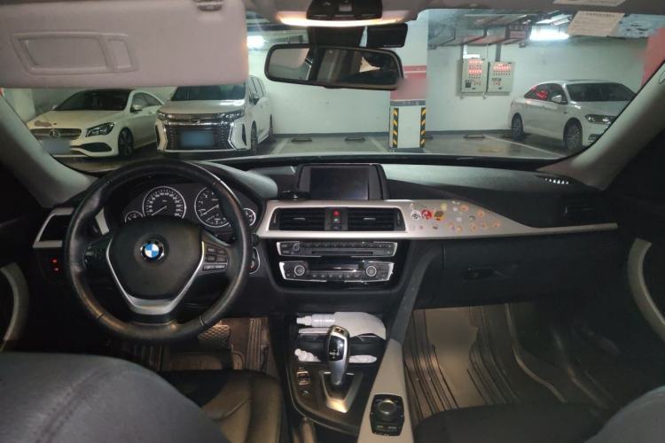 Used BMW 3 Series GT 2017 320i Sport Edition Center Console