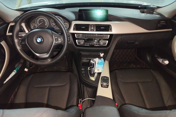 Used BMW 3 Series GT 2017 320i Sport Edition Center Console
