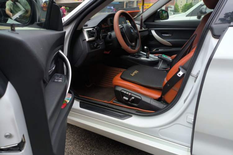 Used BMW 3 Series GT 2017 320i Sport Edition Driver Seat