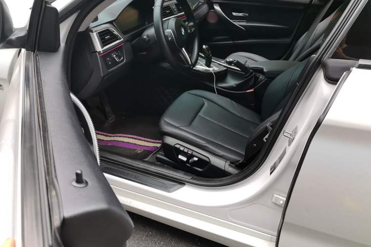 Used BMW 3 Series GT 2017 320i Sport Edition Driver Seat