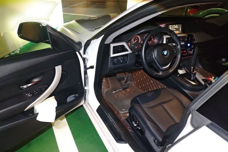Used BMW 3 Series GT 2017 320i Sport Edition Driver Seat