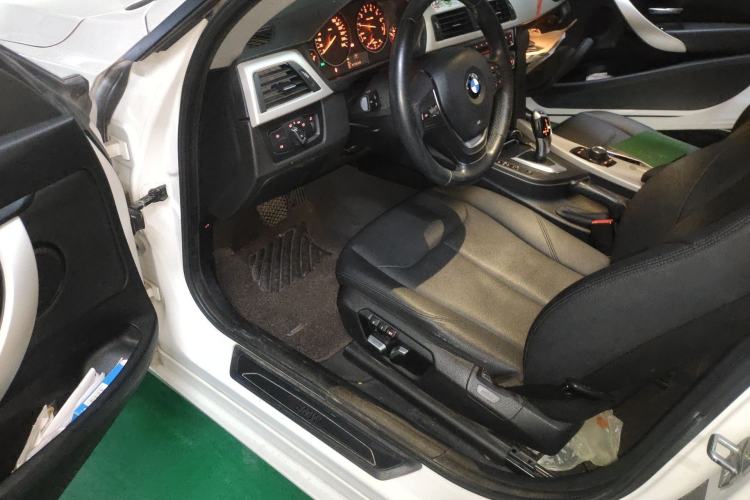 Used BMW 3 Series GT 2017 320i Sport Edition Driver Seat