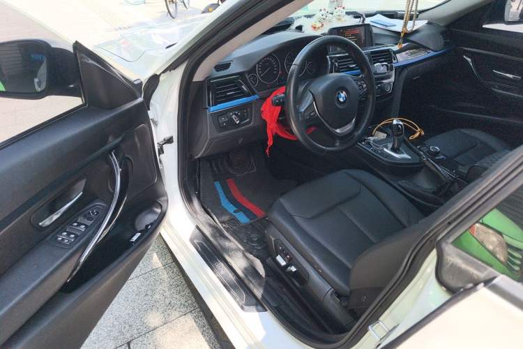 Used BMW 3 Series GT 2017 320i Sport Edition Driver Seat