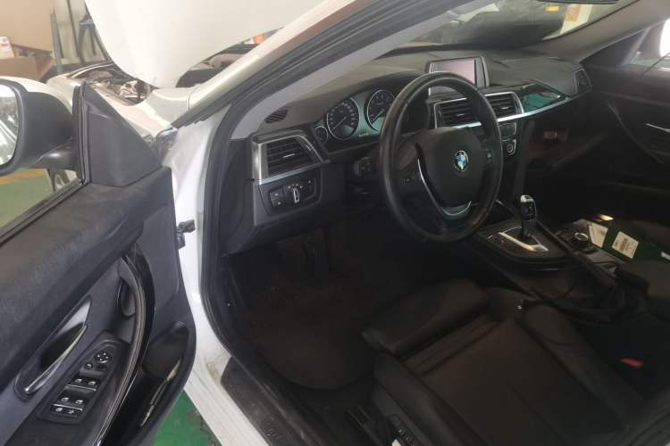 Used BMW 3 Series GT 2017 320i Luxury Design Package Driver Seat