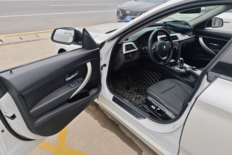 Used BMW 3 Series GT 2017 320i Sport Edition Driver Seat