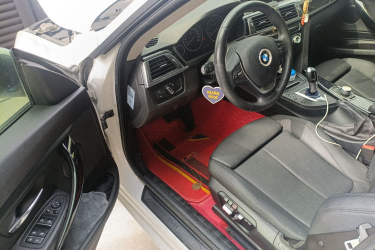 Used BMW 3 Series GT 2017 320i Sport Edition Driver Seat