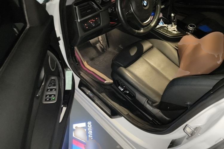 Used BMW 3 Series GT 2017 320i Sport Edition Driver Seat