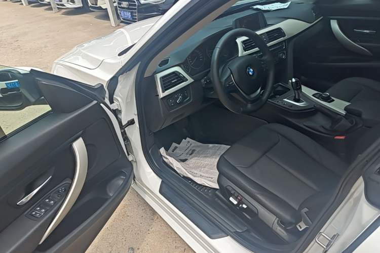 Used BMW 3 Series GT 2017 320i Sport Edition Driver Seat
