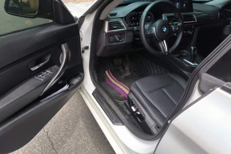 Used BMW 3 Series GT 2017 320i Sport Edition Driver Seat