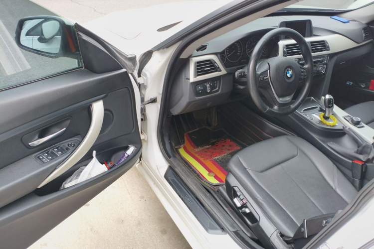 Used BMW 3 Series GT 2017 320i Sport Edition Driver Seat