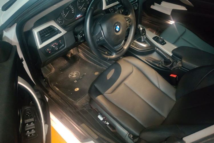 Used BMW 3 Series GT 2017 320i Sport Edition Driver Seat
