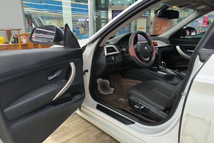 Used BMW 3 Series GT 2017 320i Sport Edition Driver Seat
