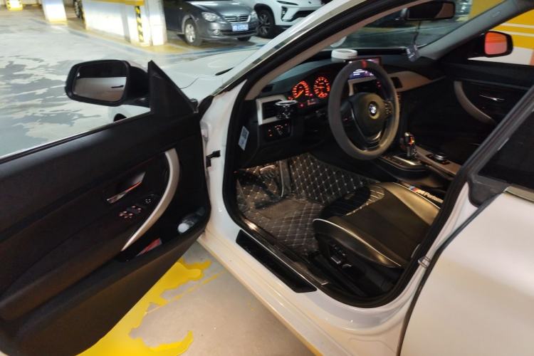 Used BMW 3 Series GT 2017 320i Sport Edition Driver Seat