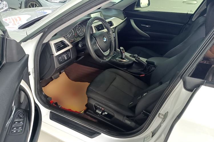 Used BMW 3 Series GT 2017 320i Sport Edition Driver Seat