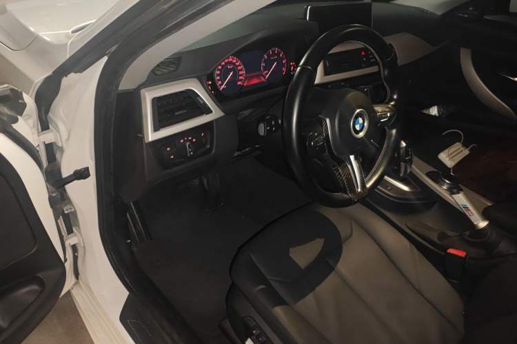 Used BMW 3 Series GT 2017 320i Sport Edition Driver Seat