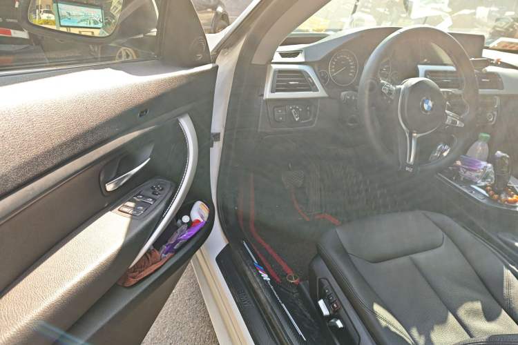 Used BMW 3 Series GT 2017 320i Sport Edition Driver Seat