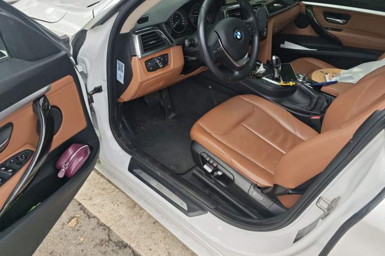Used BMW 3 Series GT 2017 320i Luxury Design Package Driver Seat
