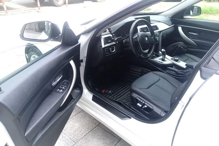 Used BMW 3 Series GT 2017 320i Sport Edition Driver Seat