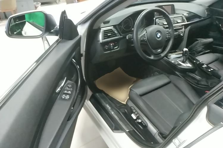 Used BMW 3 Series GT 2017 320i Sport Edition Driver Seat