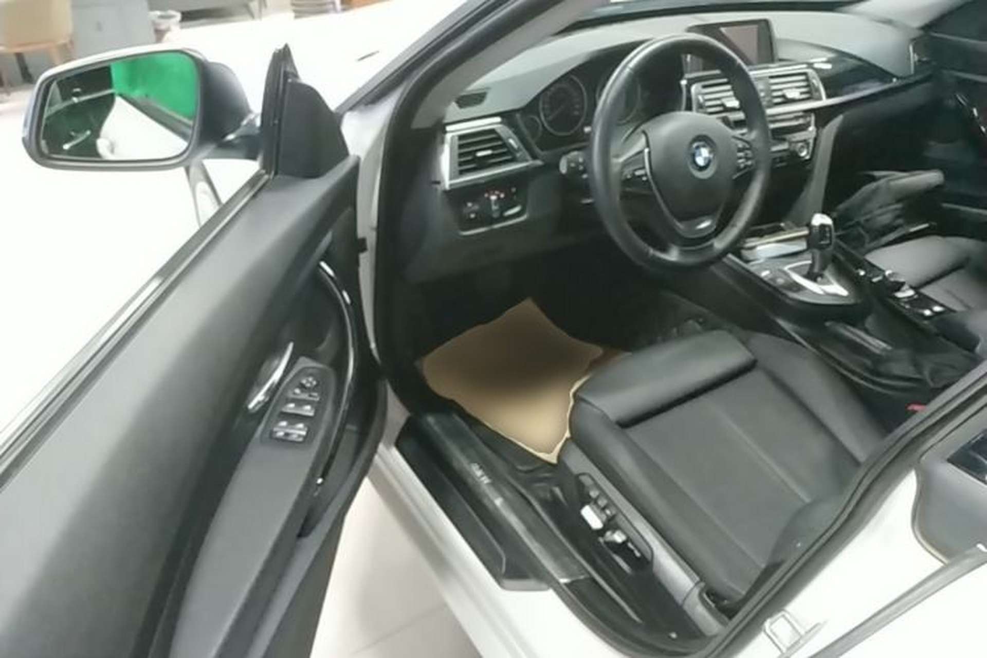 Used BMW 3 Series GT 2017 320i Sport Edition Driver Seat