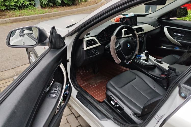 Used BMW 3 Series GT 2017 320i Sport Edition Driver Seat