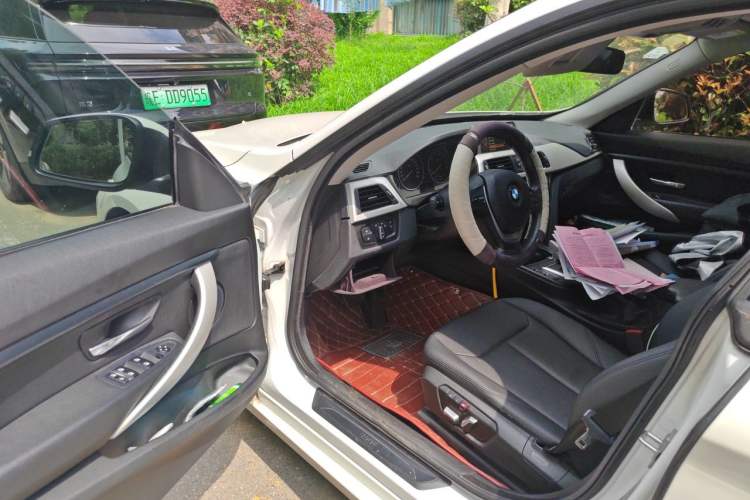 Used BMW 3 Series GT 2017 320i Sport Edition Driver Seat