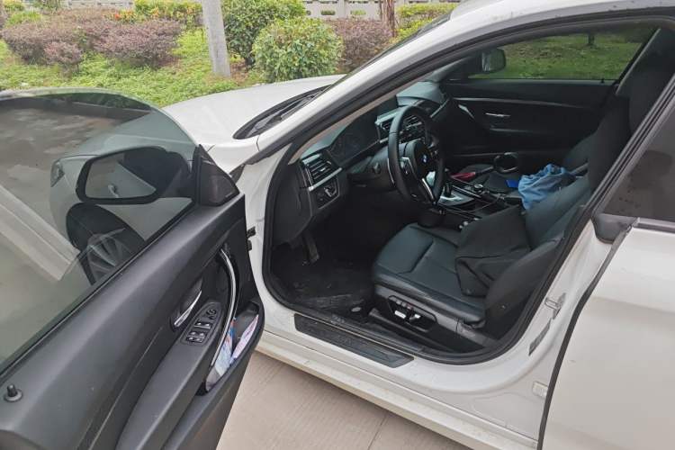 Used BMW 3 Series GT 2017 320i Sport Edition Driver Seat