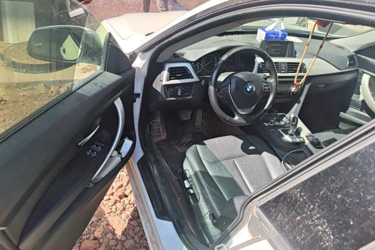 Used BMW 3 Series GT 2017 320i Sport Edition Driver Seat