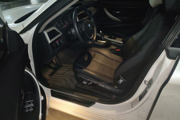 Used BMW 3 Series GT 2017 320i Sport Edition Driver Seat