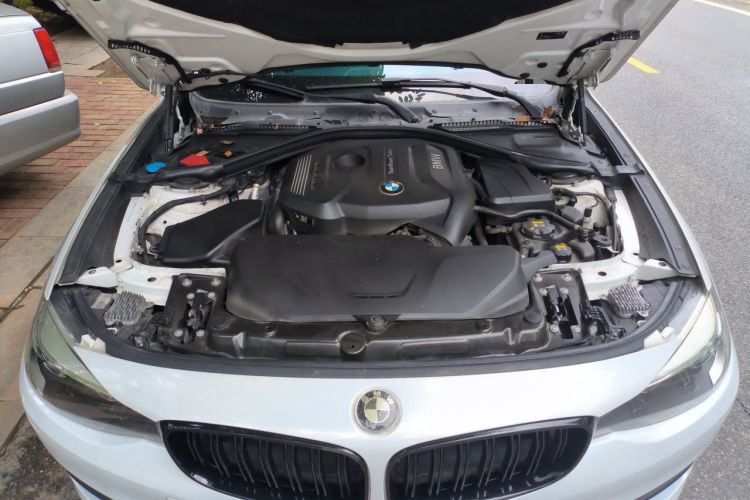Used BMW 3 Series GT 2017 320i Sport Edition Engine Bay