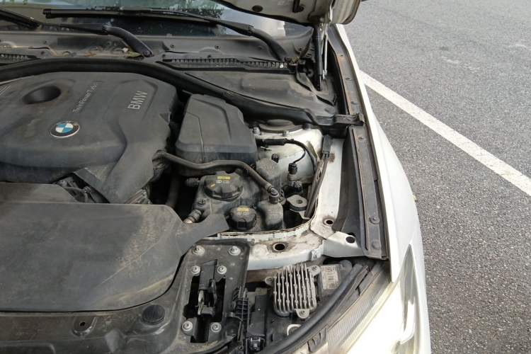Used BMW 3 Series GT 2017 320i Sport Edition Engine Bay Left