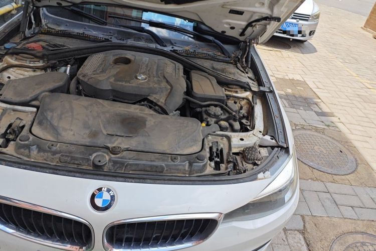 Used BMW 3 Series GT 2017 320i Sport Edition Engine Bay Left