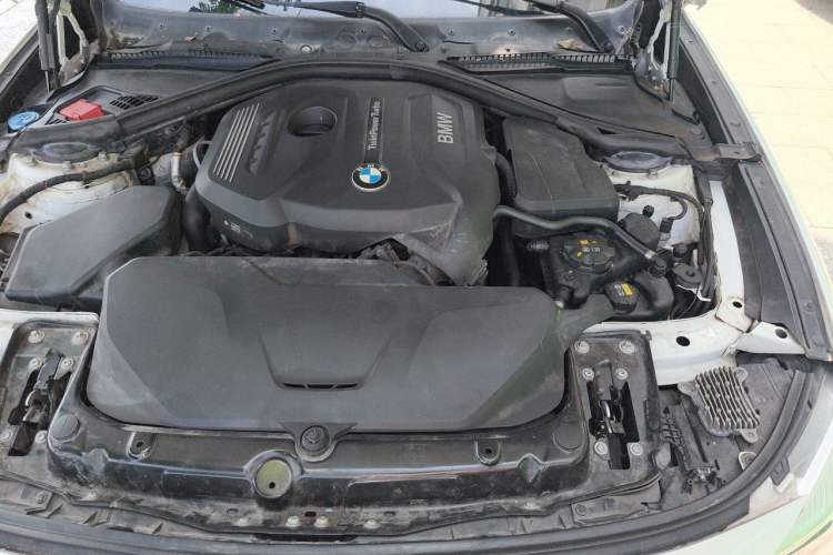 Used BMW 3 Series GT 2017 320i Sport Edition Engine Bay Left