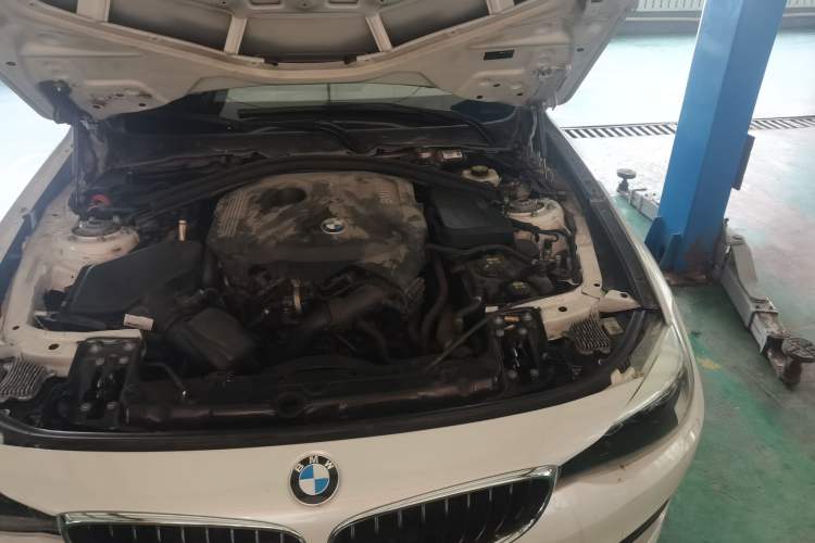 Used BMW 3 Series GT 2017 320i Luxury Design Package Engine Bay Left