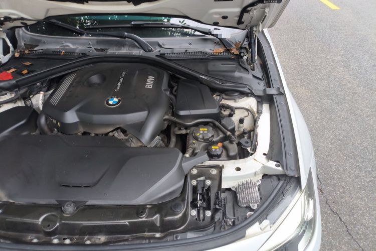 Used BMW 3 Series GT 2017 320i Sport Edition Engine Bay Left