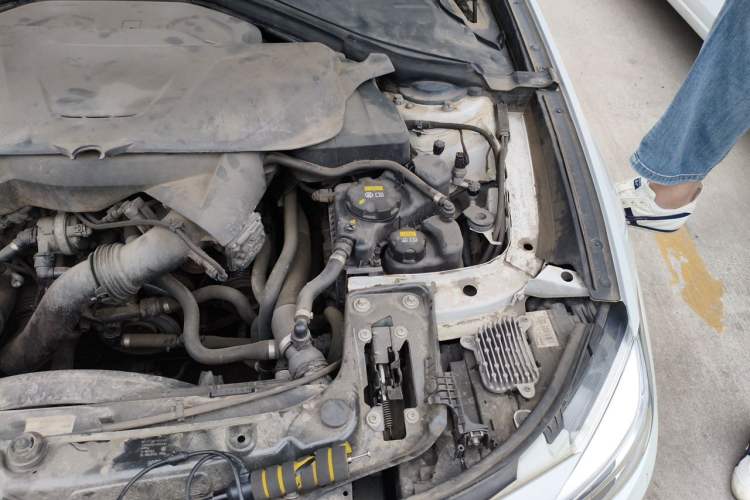 Used BMW 3 Series GT 2017 320i Sport Edition Engine Bay Left